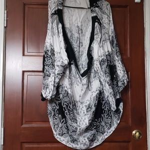 Black and white top size 32w